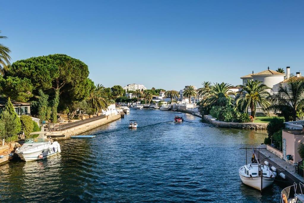 Lindo Apartamento Con Vistas Al Puerto Mistral Empuriabrava Kültér fotó