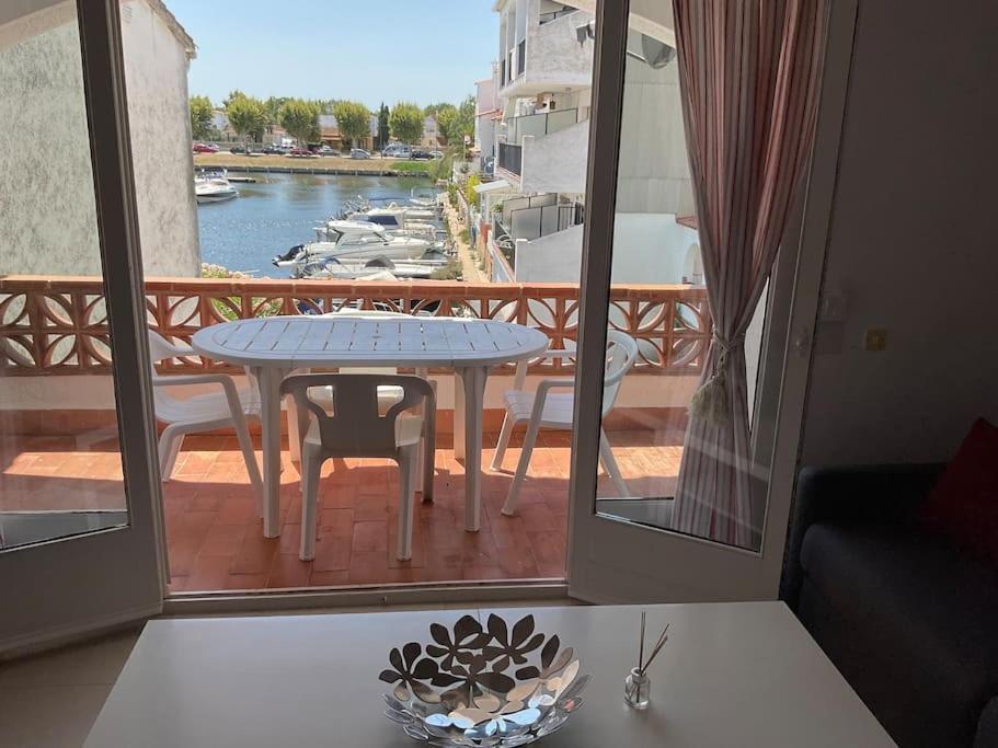 Lindo Apartamento Con Vistas Al Puerto Mistral Empuriabrava Kültér fotó
